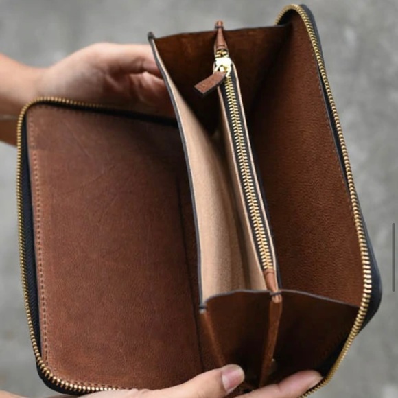 NEW BROWN Travel Wallet Chiaroscuro - Picture 4 of 13